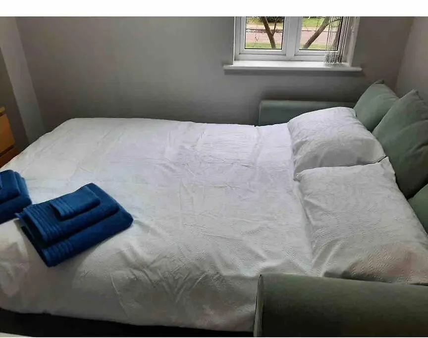Modern Two Bed Flat In Canada Water Close To Transport Apartment London
