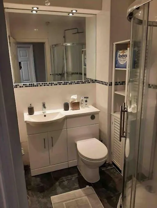 Modern Two Bed Flat In Canada Water Close To Transport Apartment London 0*,