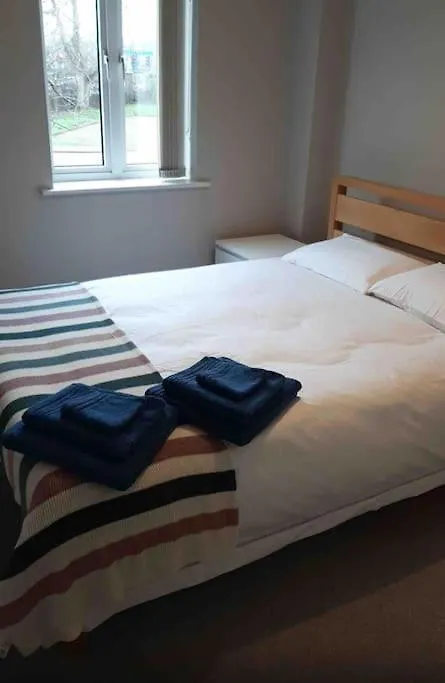 Modern Two Bed Flat In Canada Water Close To Transport Apartment London