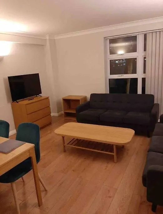 Modern Two Bed Flat In Canada Water Close To Transport Apartment London United Kingdom