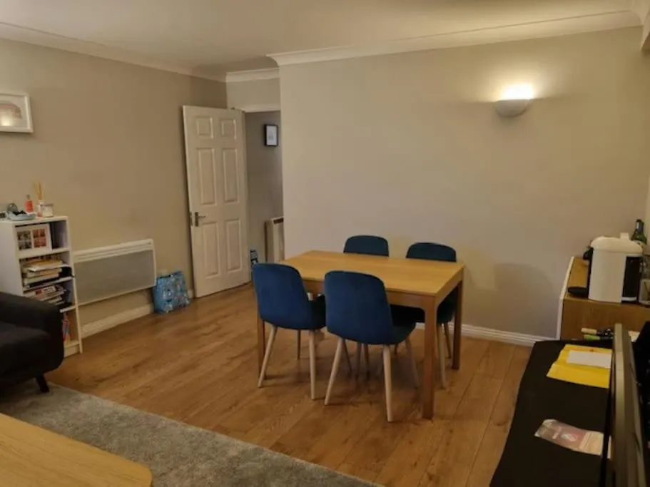 Modern Two Bed Flat In Canada Water Close To Transport Apartment London